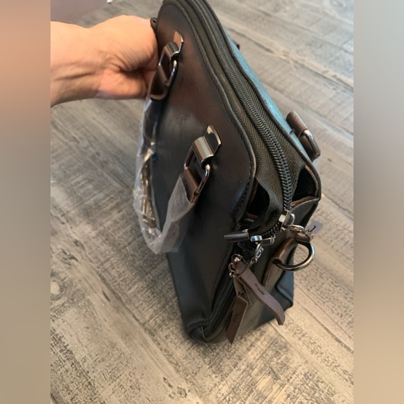 2 Piece Bag Purse Set, handles strap, NWOT, Black and Brown Faux leather - Picture 4 of 12